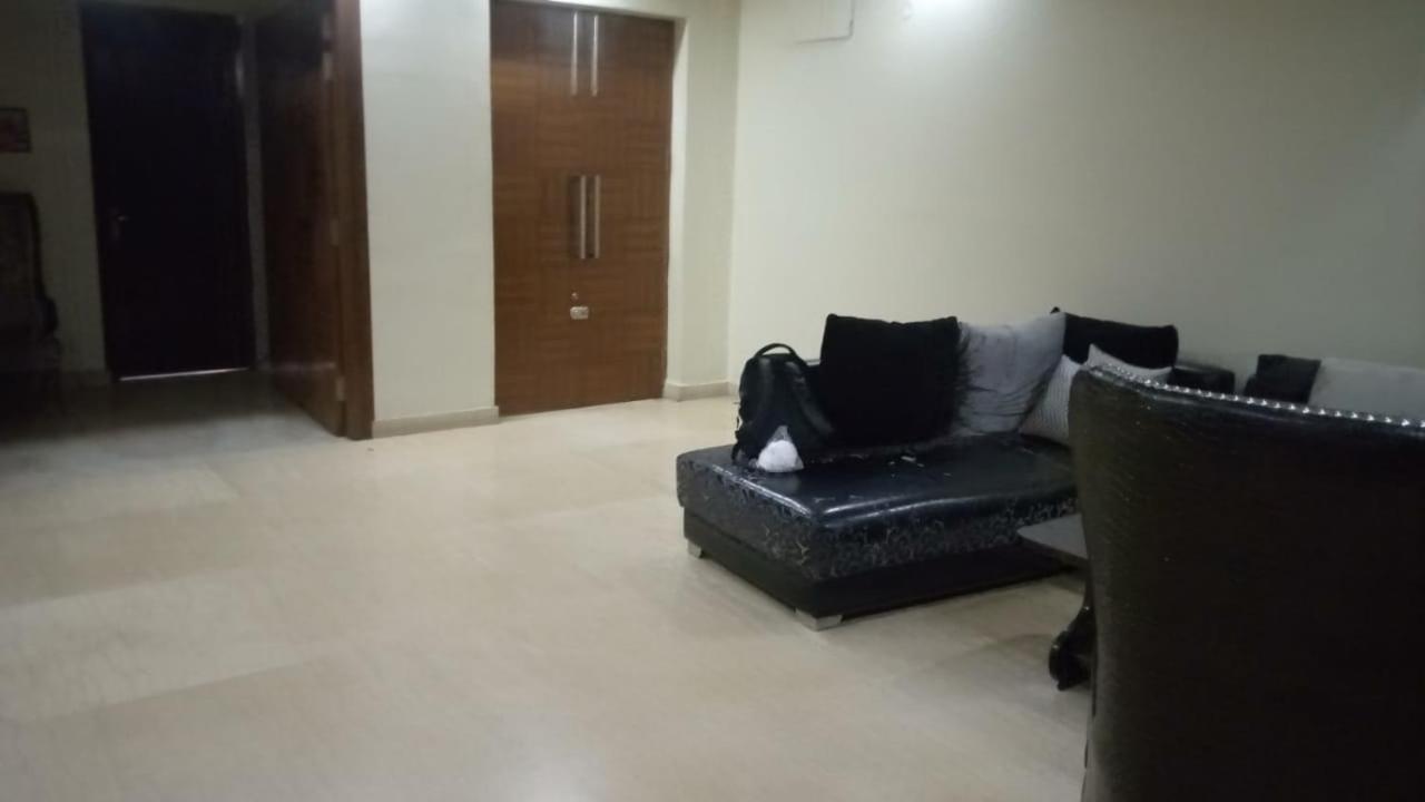 Artistic Boutique Room With Kitchen In Bnb New Delhi Exterior photo